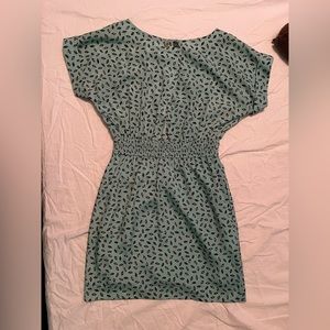 bcbg patterned teal shirt